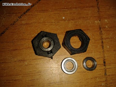 Mise en place des roulements sur les hexagones.