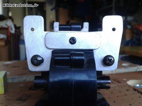 Support de suspensions avant en aluminium.