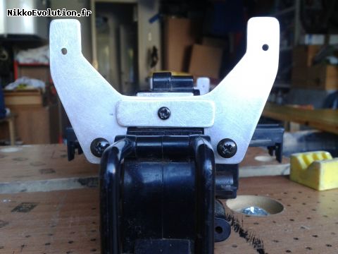 Support de suspensions arrière en aluminium.