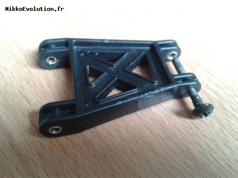 Bras de suspension avec ses inserts et sa vis.