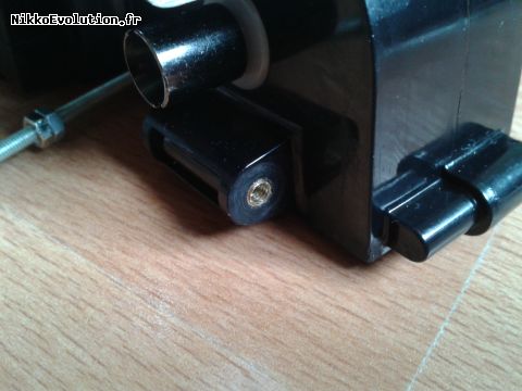 Insert en laiton dans le support de bras de suspension avant.