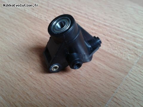 Porte fusée arrière avec ses roulements et son insert.