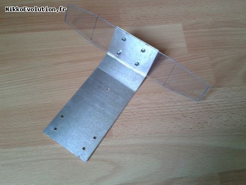 Pare chocs en aluminium et plexiglas.